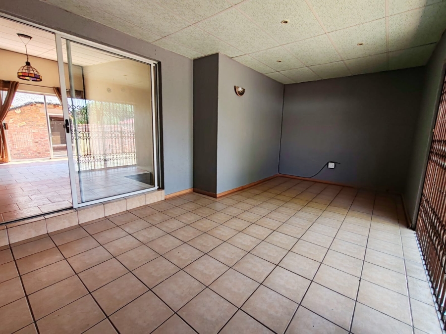 3 Bedroom Property for Sale in Grimbeeck Park North West